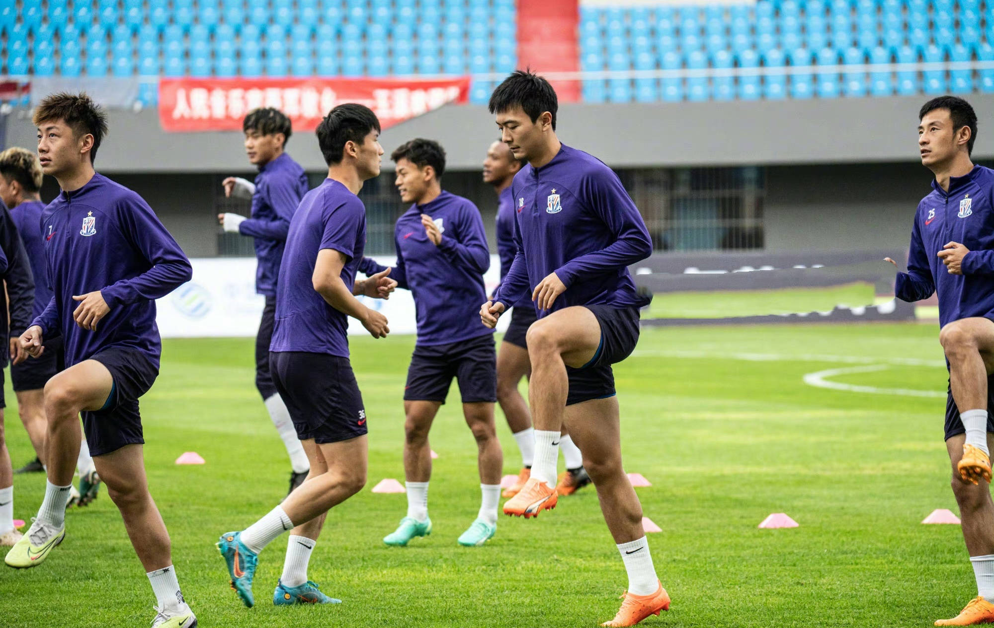 开元棋牌官网-包含关键时刻上海申花调整名单以备足总杯赛后AC米兰单刀错失——欧联节点到来，亚特兰大临场应变备战意大利杯瞬间刷屏的词条